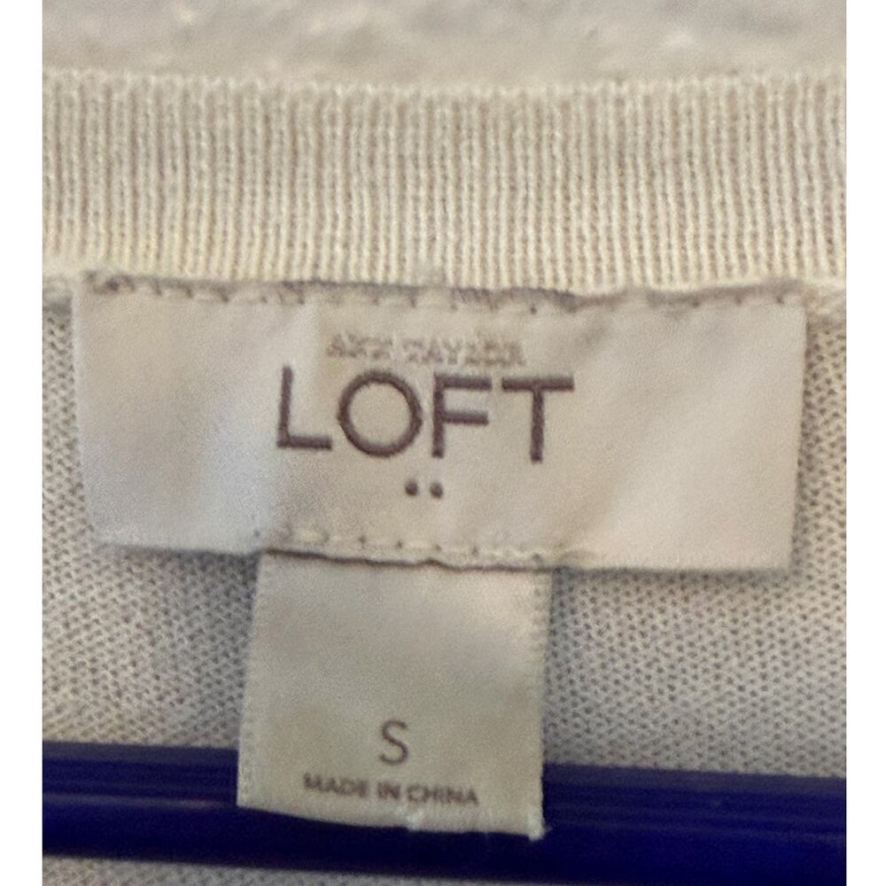 Women's Ann Taylor Loft Ivory Flower Design Soft Cardigan Sweater Top Sz Small - Picture 3 of 3